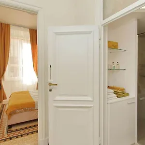 Elegant In The Heart Of Rome-navona Area Apartment